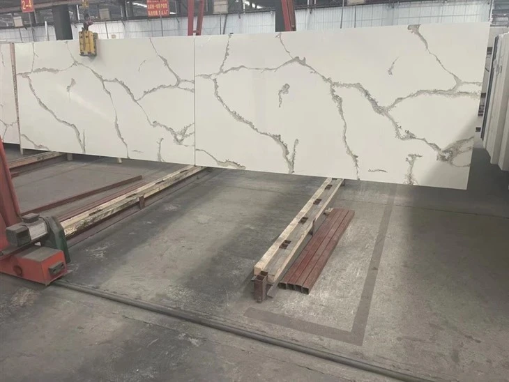 Quartz Calacatta Slab (1)